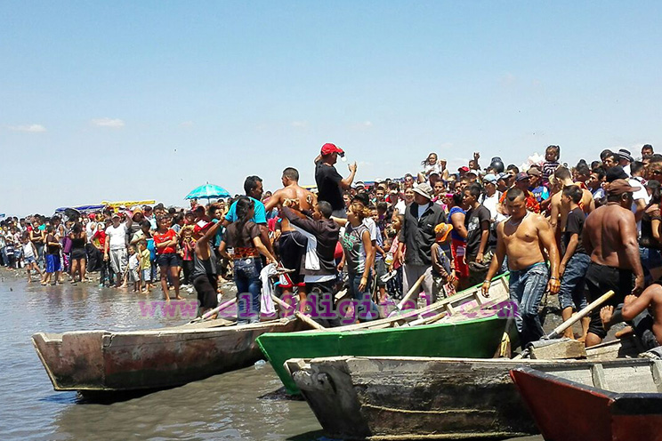 Gran afluencia de turistas en competencia de lanchas de remos en la Bocana de Tipitapa